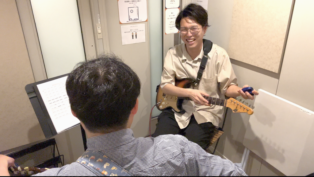 生徒と会話する風景